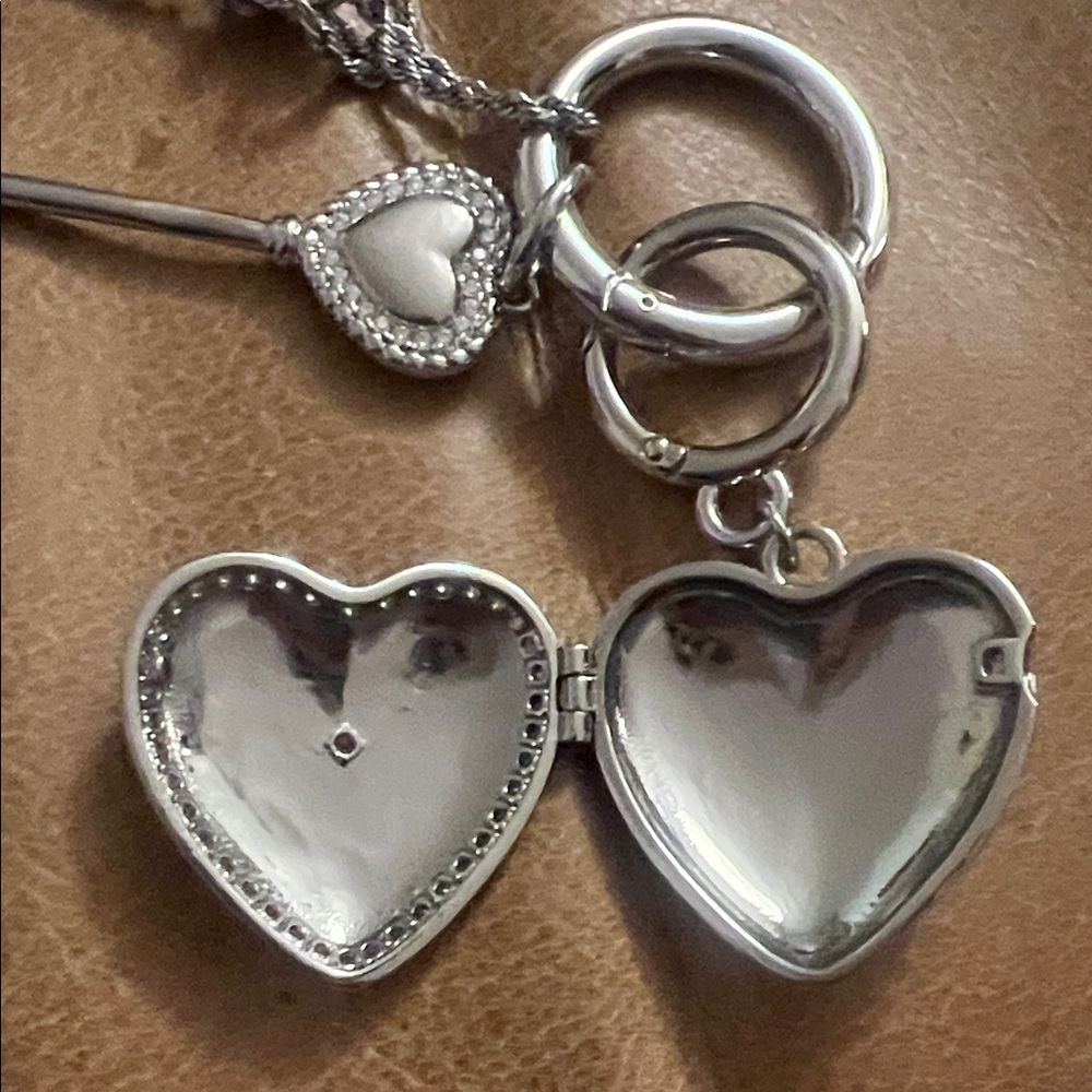 Silver Heart Locket Keychain - Picture 3 of 4